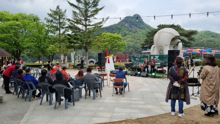 공연하는 모습