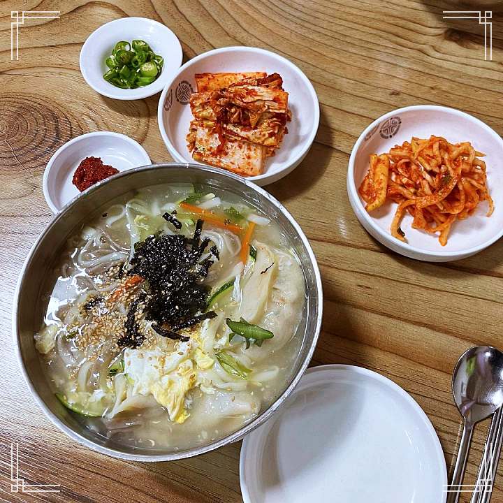 토요일은 밥이좋아 시흥 목감 해물칼국수 맛집 굴 바지락 오만둥이 육수 3대장 칼국수 수제비 칼제비 현지인 추천 토밥 좋아 방송정보