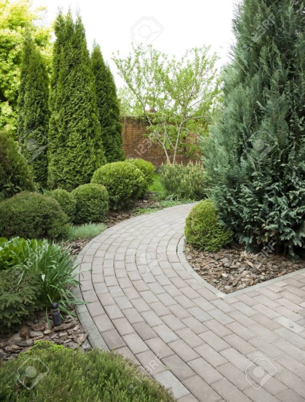 덕수궁 석조전과 돈덕전 사이 정원