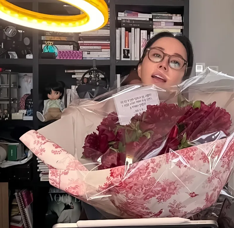 엄정화,박미선,연예인 암투병,갑상선암,디바 엄정화,엄정화 투병 고백,박미선 암 고백,연예인 건강 이야기,암 극복 사례,가수 엄정화,반려동물 힐링,연예인 반려견,목소리 회복,여자 연예인 투병,회복과 치유,갑상선암 증상,여자 가수 암,유방암,비인두암,간암,자궁근종,연예인 건강 회복,희망 이야기,힐링 스토리,여성 건강