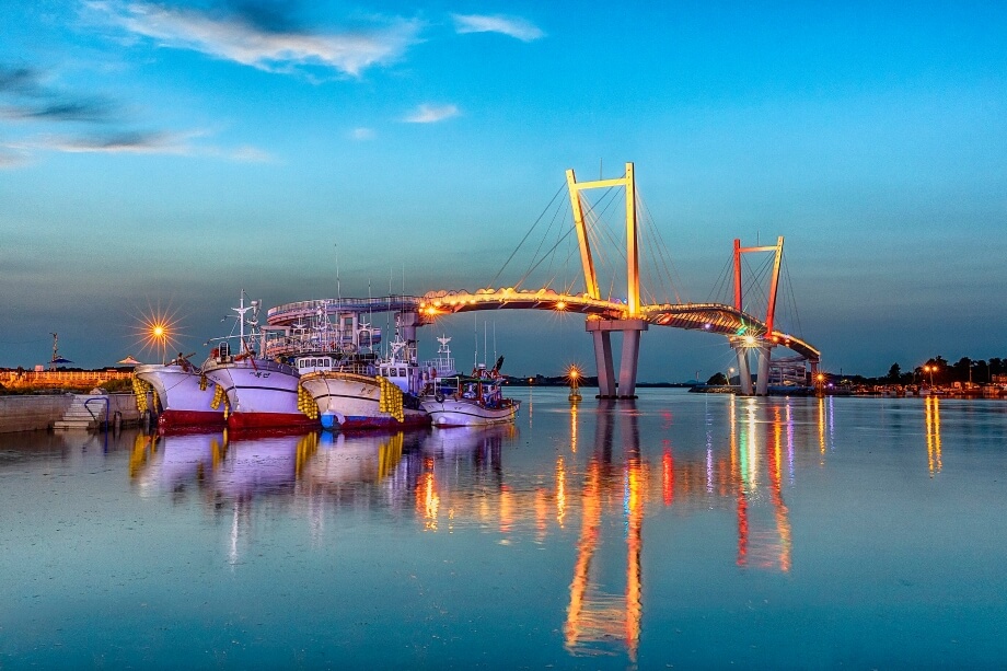 드르니항 맛집부터 튤립축제까지
