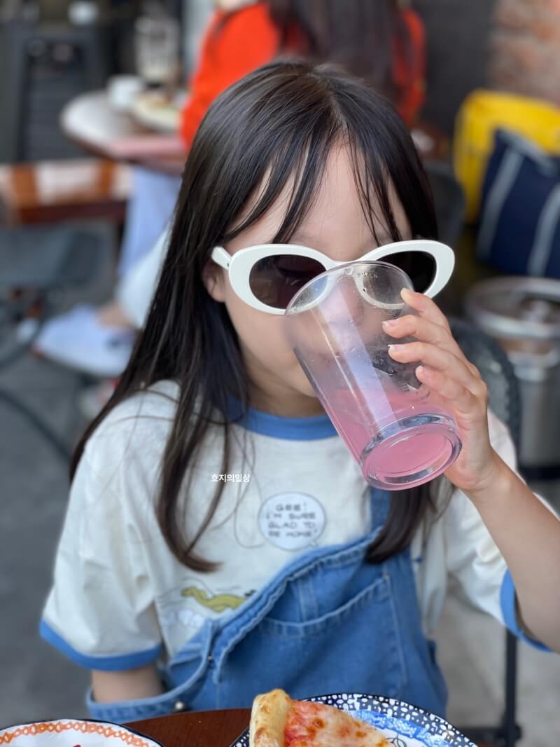 긱타 아이웨어 만주 아이보리 선글라스 - 아이 착용