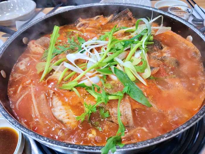 토요일은밥이좋아 토밥좋아 천안 감칠맛 생태찌개 맛집