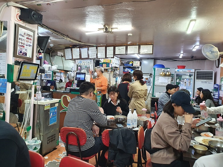 체부동-잔치집-본점-내부
