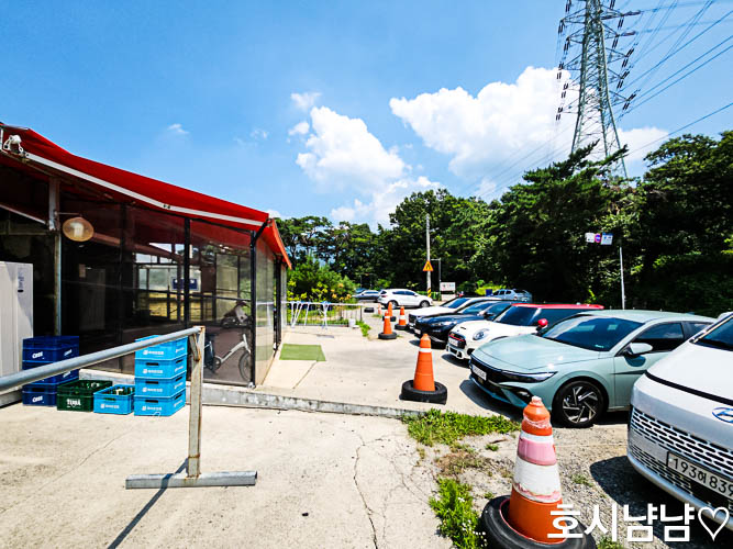 하남 창모루 외관 모습 가게 앞 주차장 모습