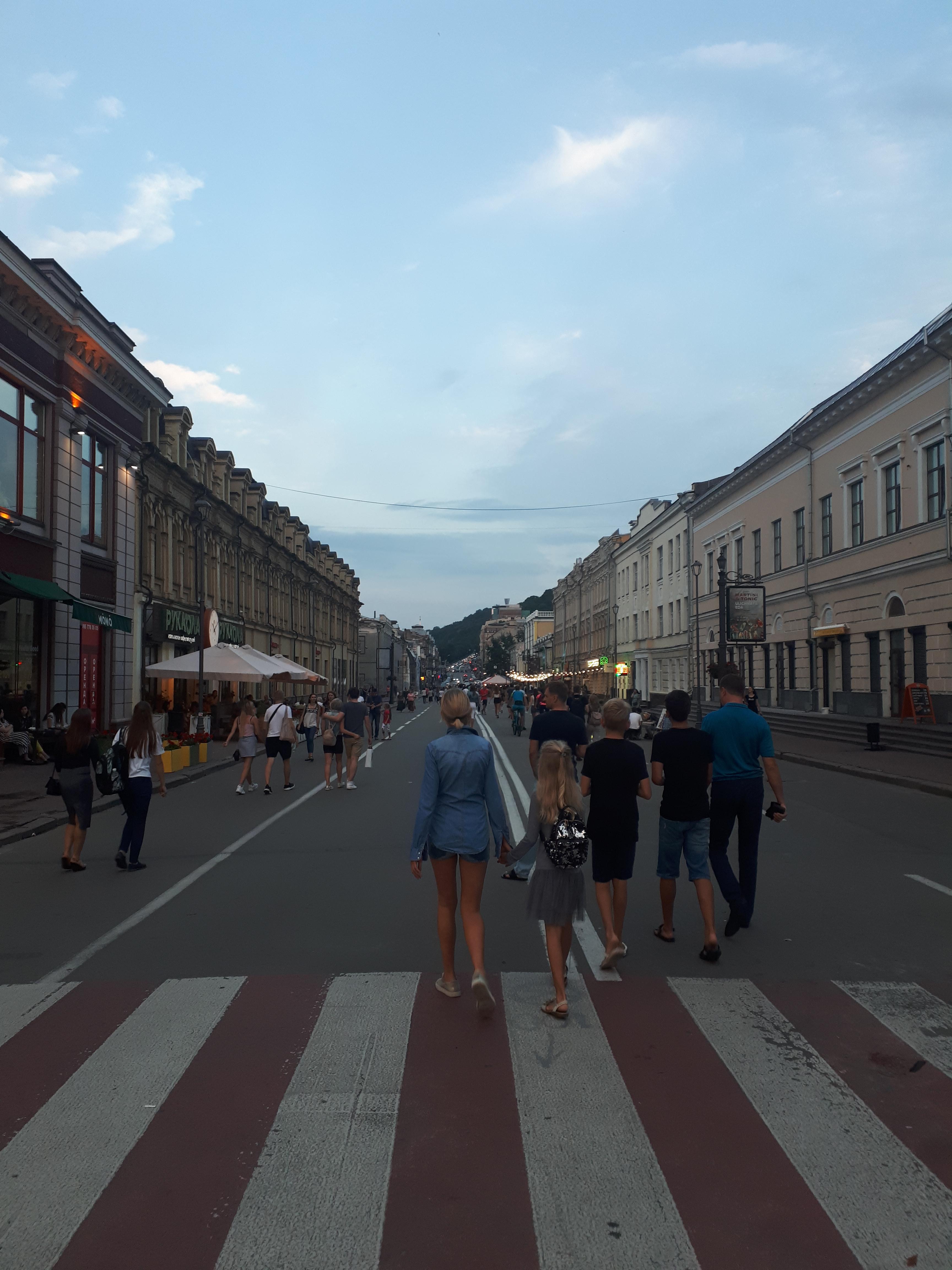 우크라이나 키이우 뻥 뚫린 도로