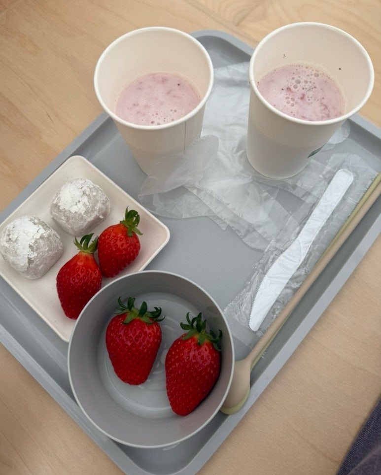 페이머스파머스 딸기라떼