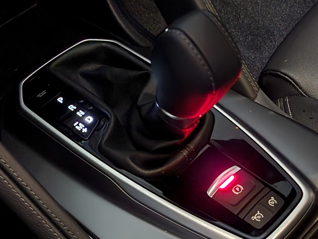 반응 속도가 느린 기어 레버 조명