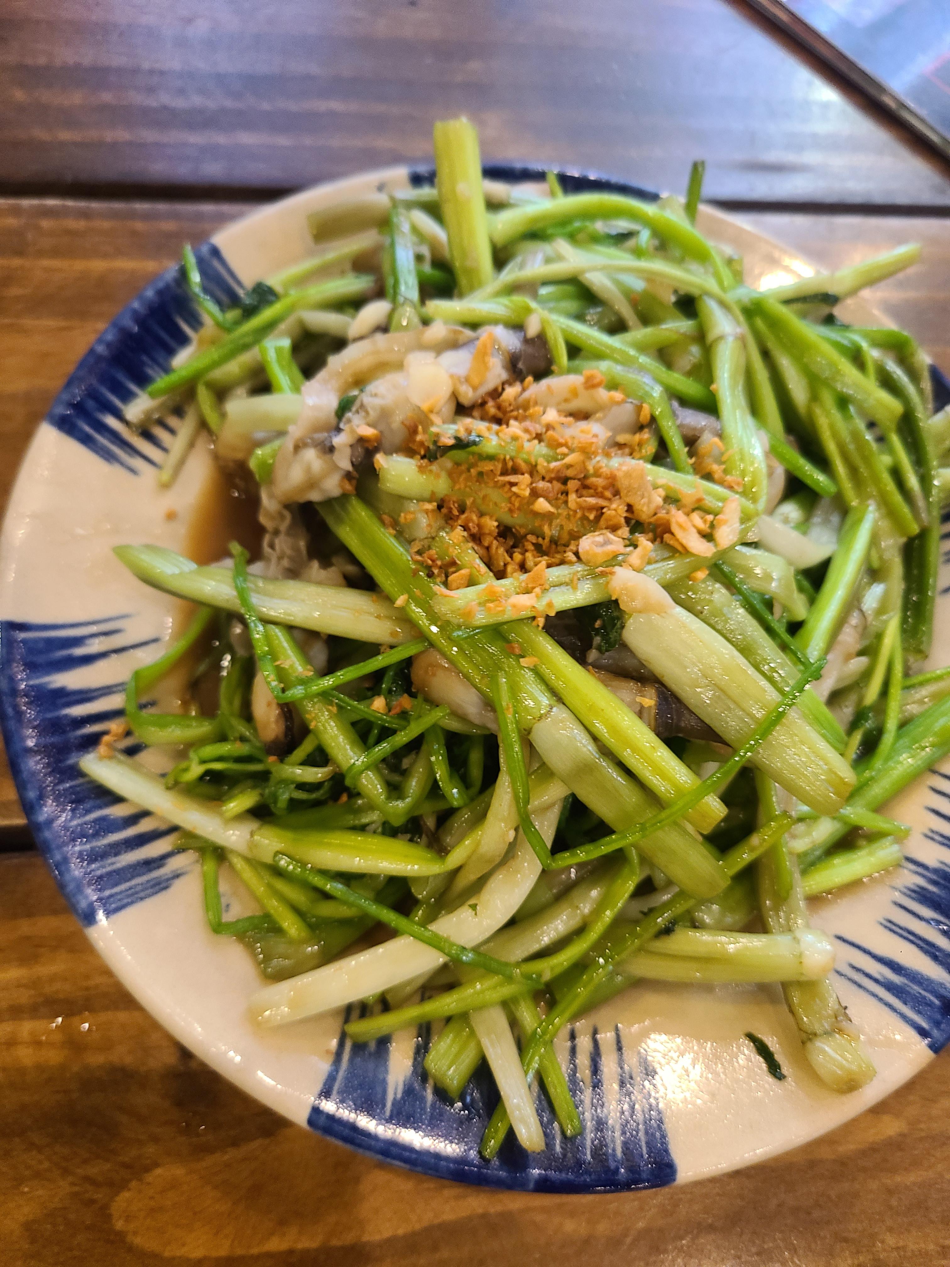 베트남 나트랑 가정식 맛집 '라냐' 맛조개 미나리 볶음