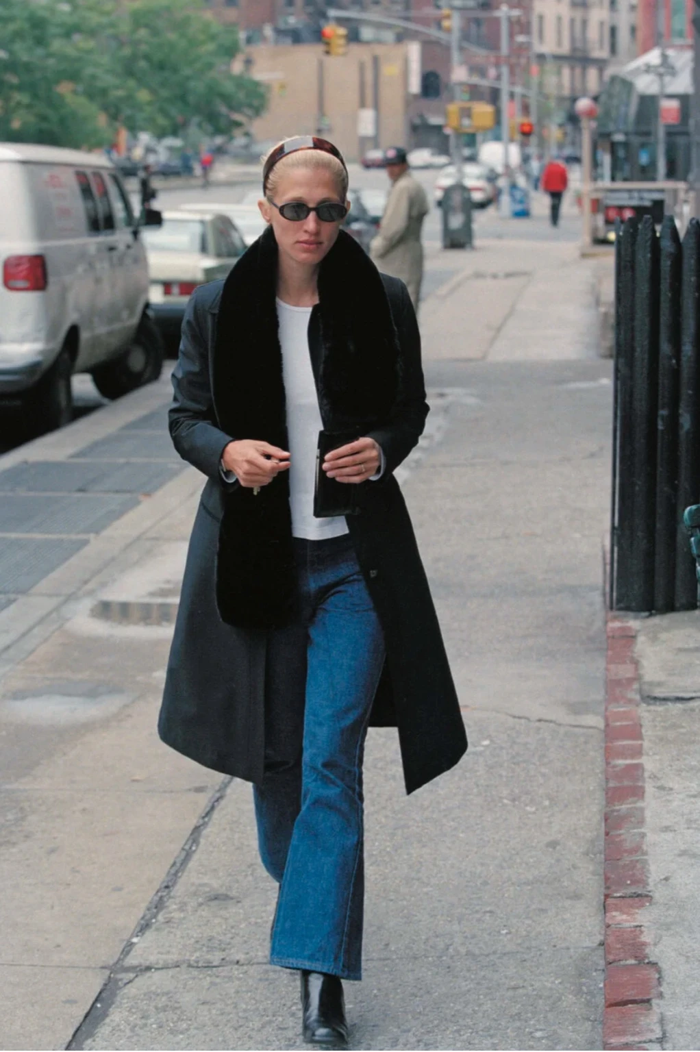 캐롤린베셋&#44;캐롤린베셋케네디&#44;캐롤린청바지&#44;부츠컷진&#44;90년대패션&#44;미니멀리즘룩&#44;콰이어트럭셔리&#44;리바이스517&#44;청바지스타일링&#44;아메리칸러브스토리&#44;HBO드라마&#44;존에프케네디주니어&#44;25년청바지트렌트&#44;레트로패션&#44;벨라하디드패션&#44;셀린느청청&#44;끌로에패션쇼&#44;티스토리패션&#44;트렌드분석&#44;패션아이콘&#44; 올드머니룩