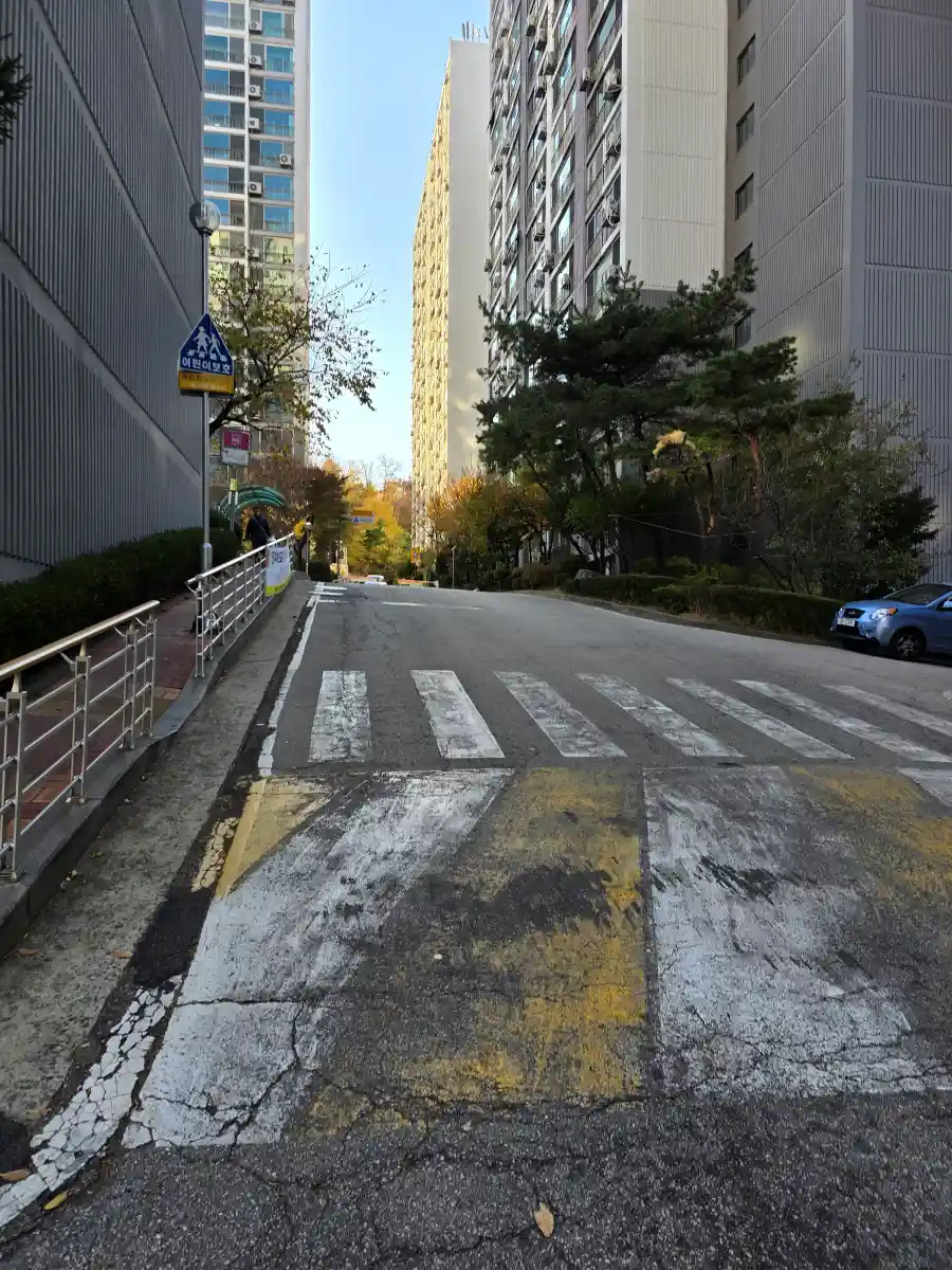한신한진아파트 내의 경사