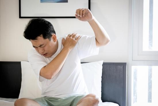 어깨 근육 긴장
