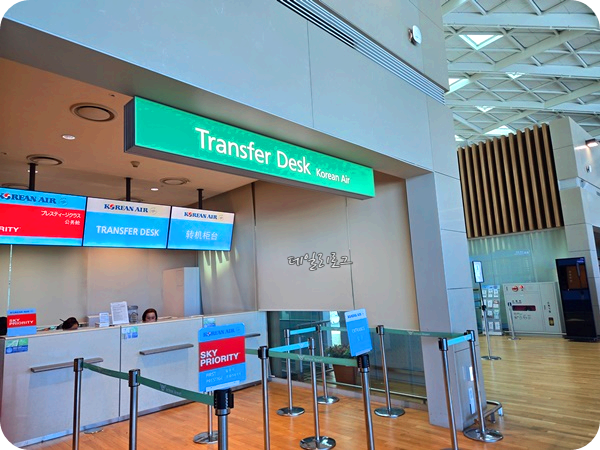 환승라운지_데스크