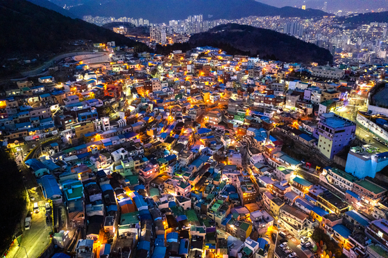 역동적인 항구 도시의 반전 매력! 해운대, 감천문화마을, 자갈치시장 부산 찐 코스!