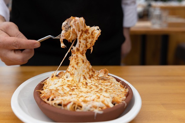 야식하는 모습의 사진