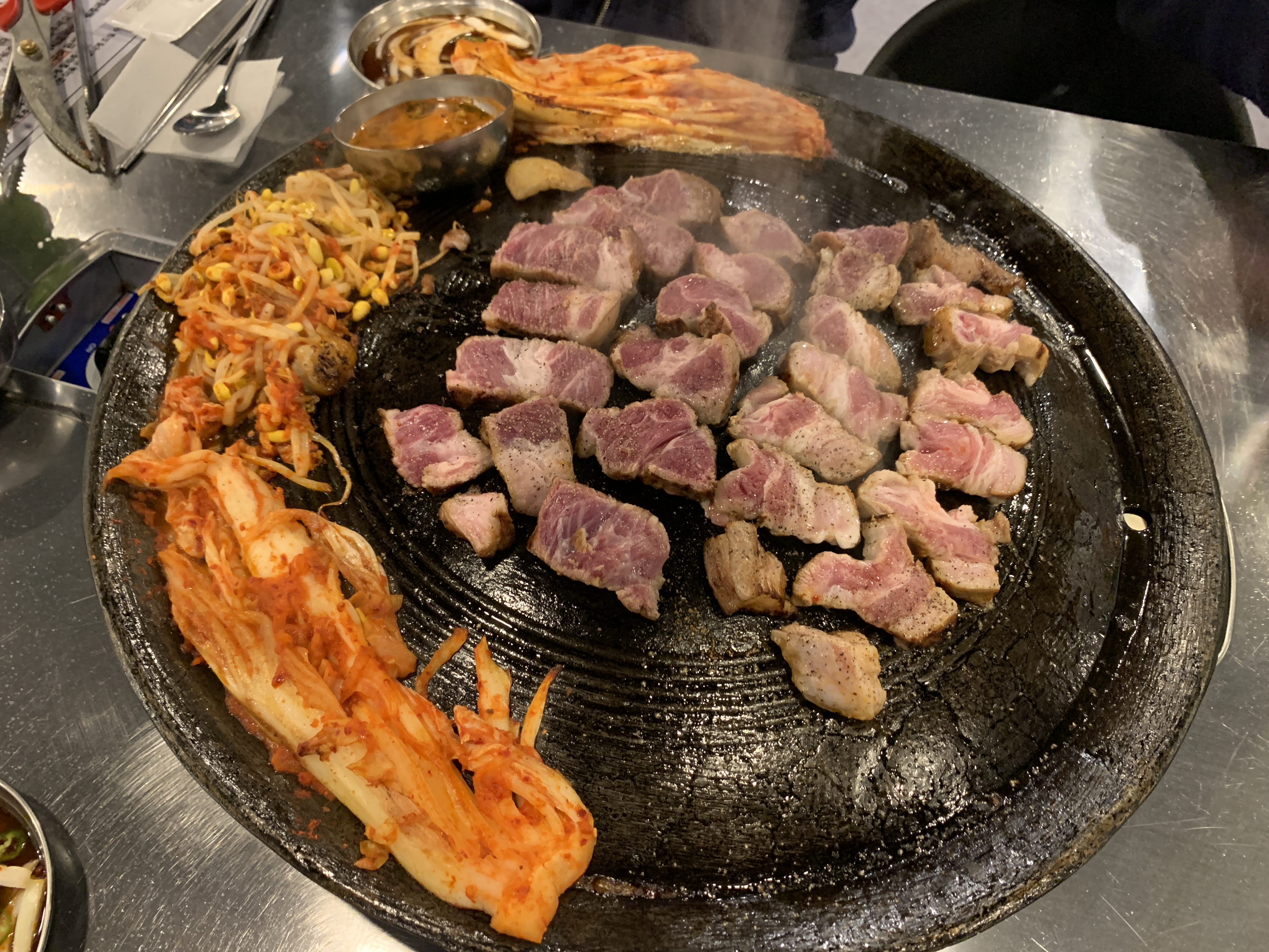솥뚜껑 삼겹살&#44; 목살 구이