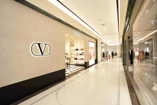 신세계백화점 본점 신관 2층 리뉴얼 모습.