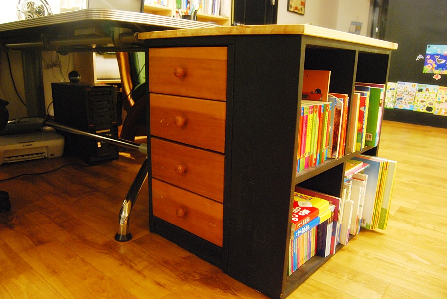 책장과 서랍장을 연결 시키던 상판