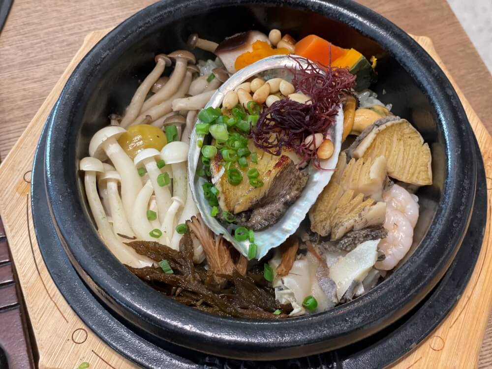 동탄-한국인의-밥상-전복-해물-솥밥-모습