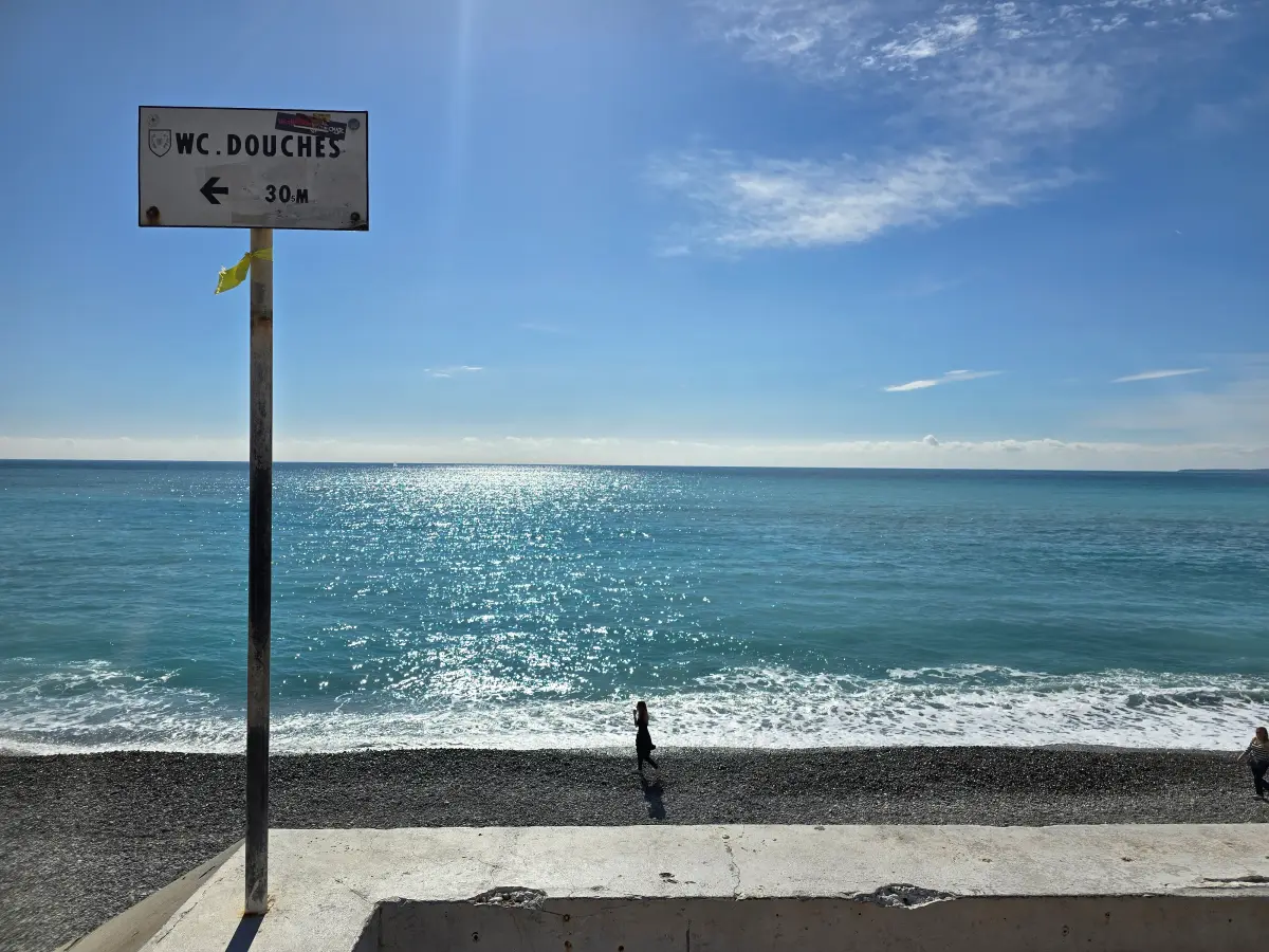 썸네일용 대표이미지(Featured Thumbnail Image): 한 폭의 그림 같은 니스 해변