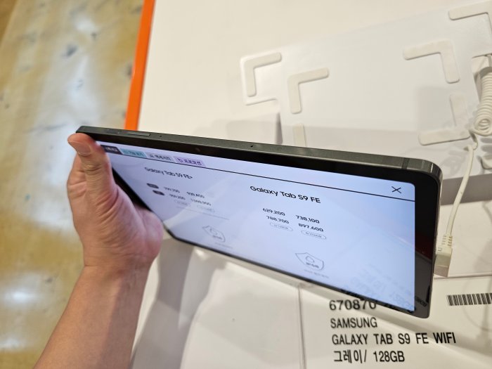 갤럭시탭-S9-FE-상단-두께