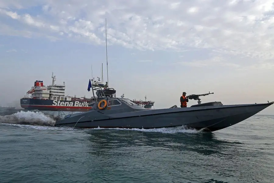 호르무즈 해협을 지키는 군함