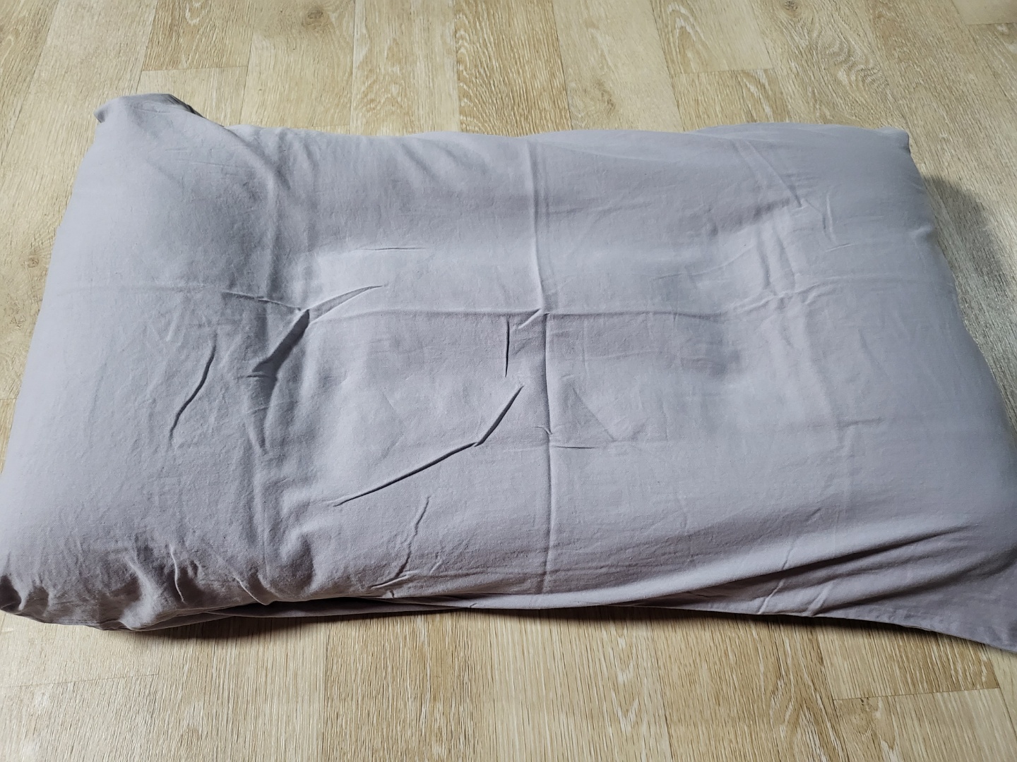 베개 커버 씌운 모습