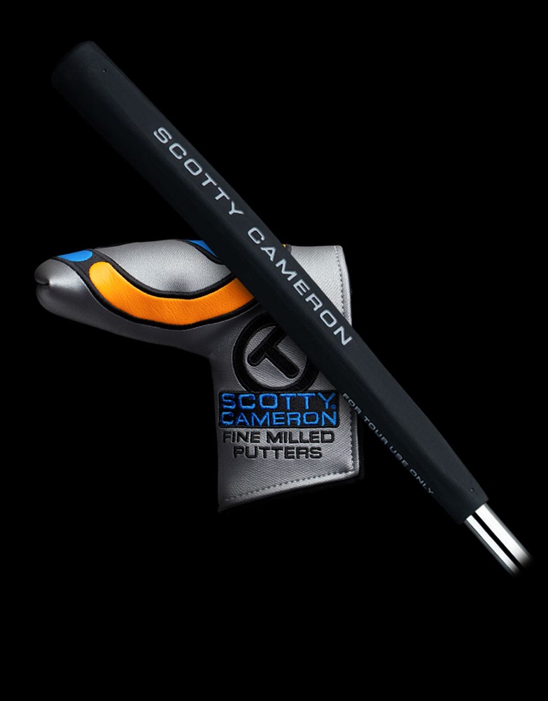 Scotty Cameron Select Newport 2 NB Tour Black 퍼터의 블랙 Pistolini Plus 그립과 오렌지·블루 포인트의 퍼터 커버, FINE MILLED PUTTERS 문구 포함