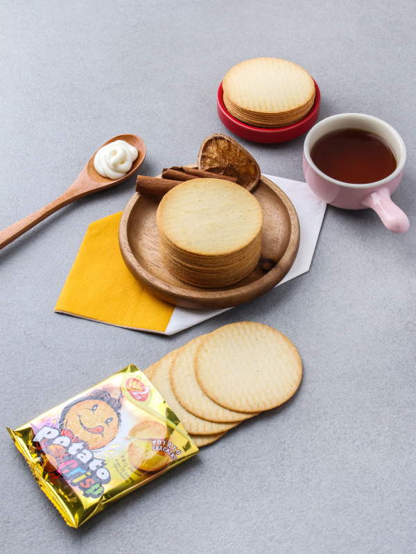 커피, 과자, 나무접시위에 과자들