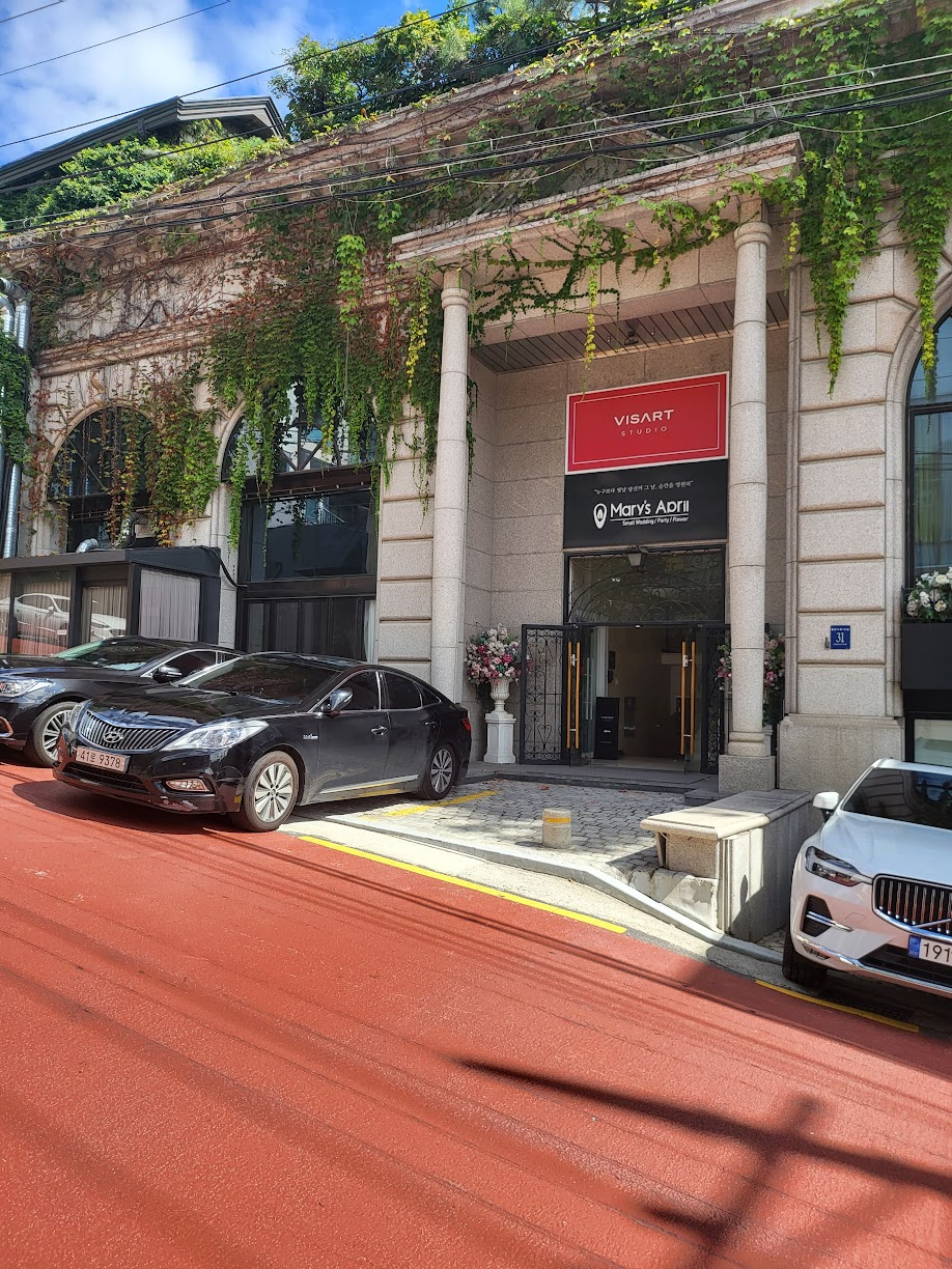 강남웨딩홀-메리스에이프럴-스몰웨딩-정문-주차장