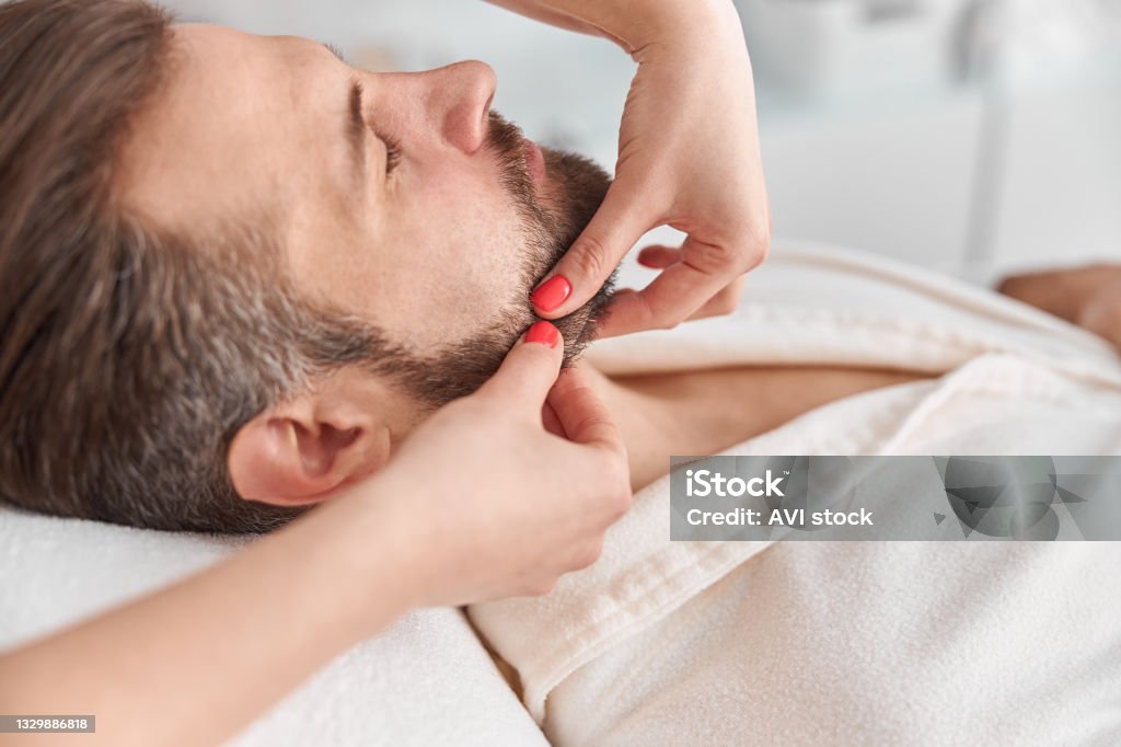 수염제모는 많이 아프지만 그 효과는 확실하다