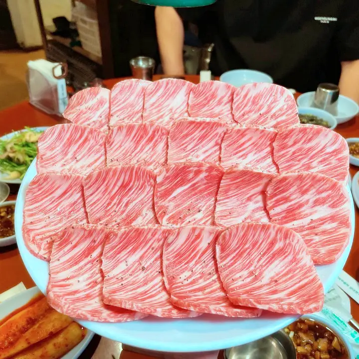 전참시 전지적참견시점 숙대입구 남영동 권율 최원영 율슐랭(권율+미슐랭) 투어 맛집 한우 투뿔 등심 주물럭, 양대창구이, 우설 맛집 소개