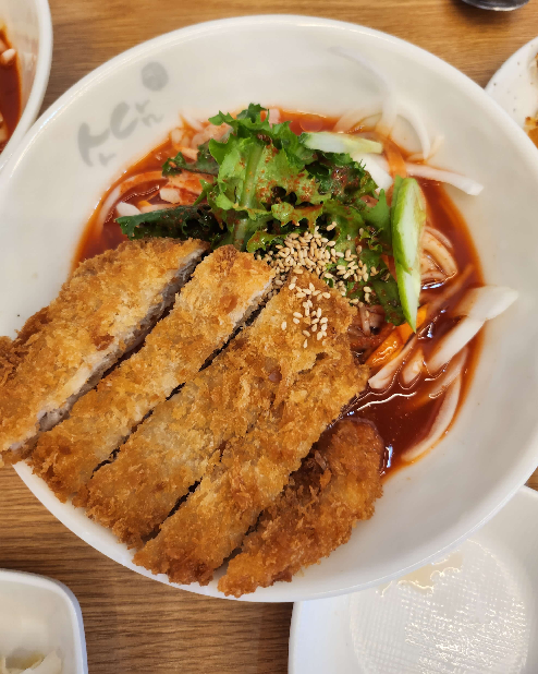 소담비빔국수 돈비국수