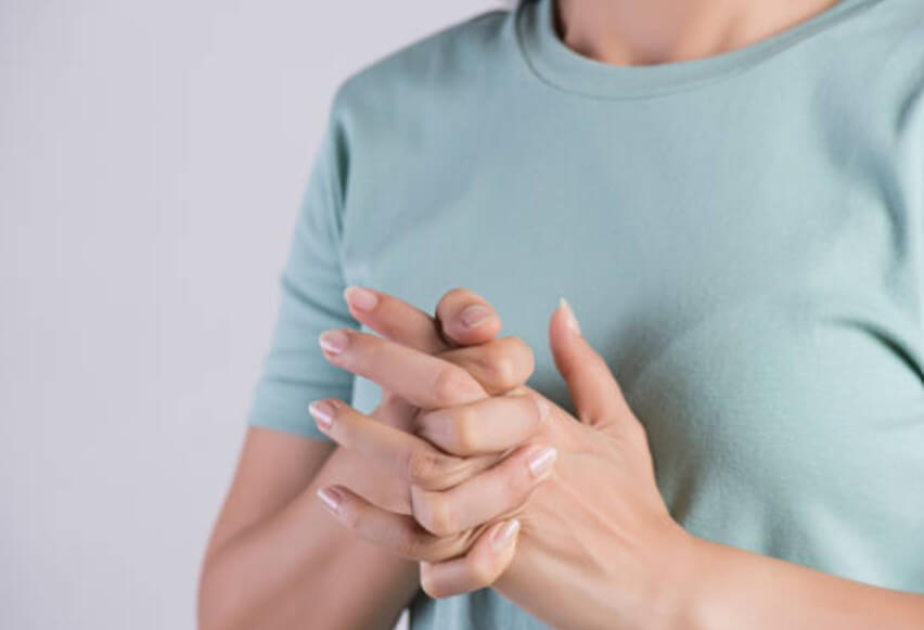 갱년기 관절 통증 원인 관리 방법