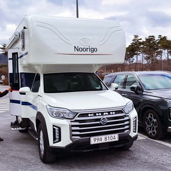 생방송오늘저녁 수술만 11번? 아픈 아내의 발이 되어준 좌식 거실 주문형 캠핑카 업체