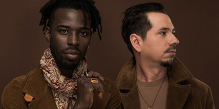 왼쪽이 보컬담당 에릭버튼, 오른쪽이 프로듀서이자 멀티인스트루멘탈리스트 에이드리언 퀘사다
왼쪽이 보컬담당 에릭버튼, 오른쪽이 프로듀서이자 멀티인스트루멘탈리스트 에이드리언 퀘사다