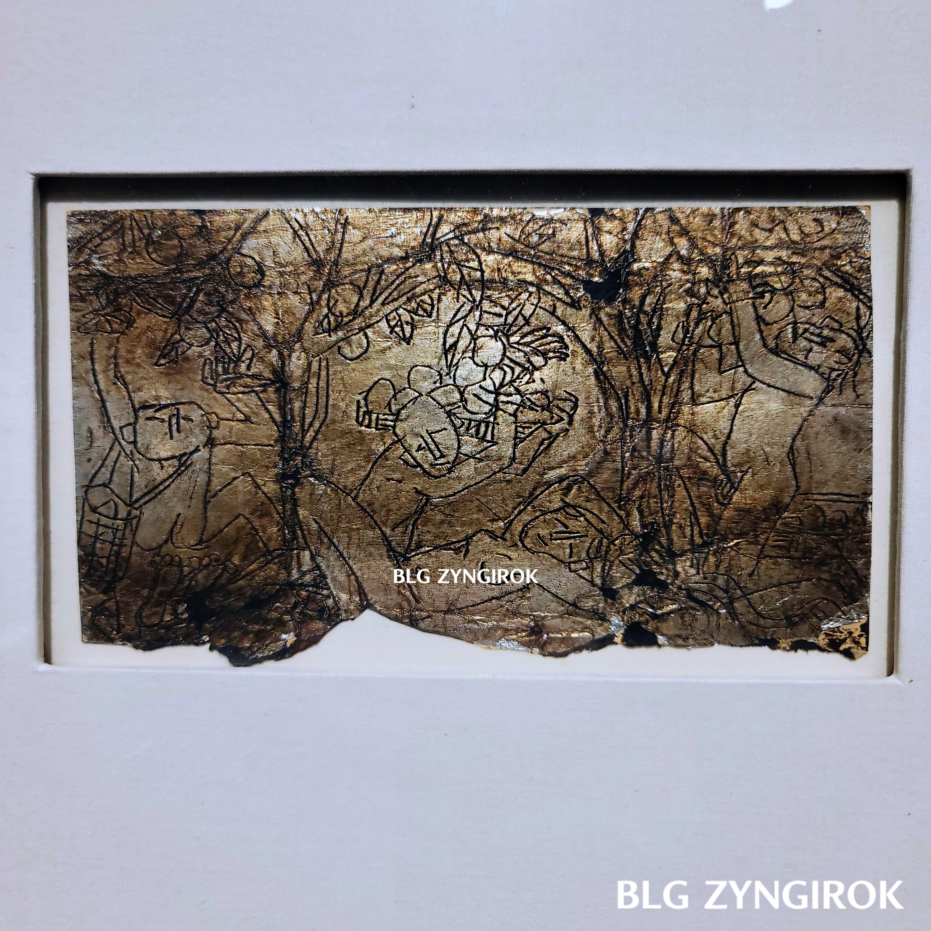 쓰다 이중섭 - 은지화 모습이다. 밑면이 찟겨져 있다.