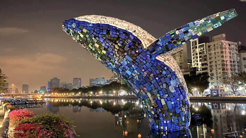 러브리버 돌고래 조형물