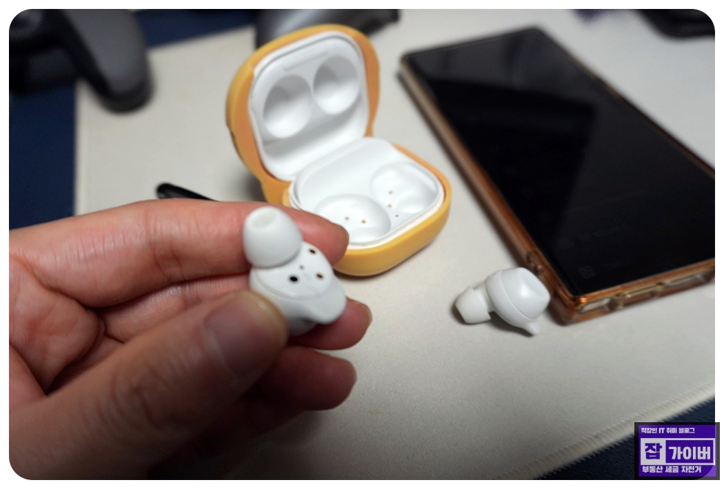 갤럭시버즈 유선 및 무선 충전 안내가 포함된 설명 이미지