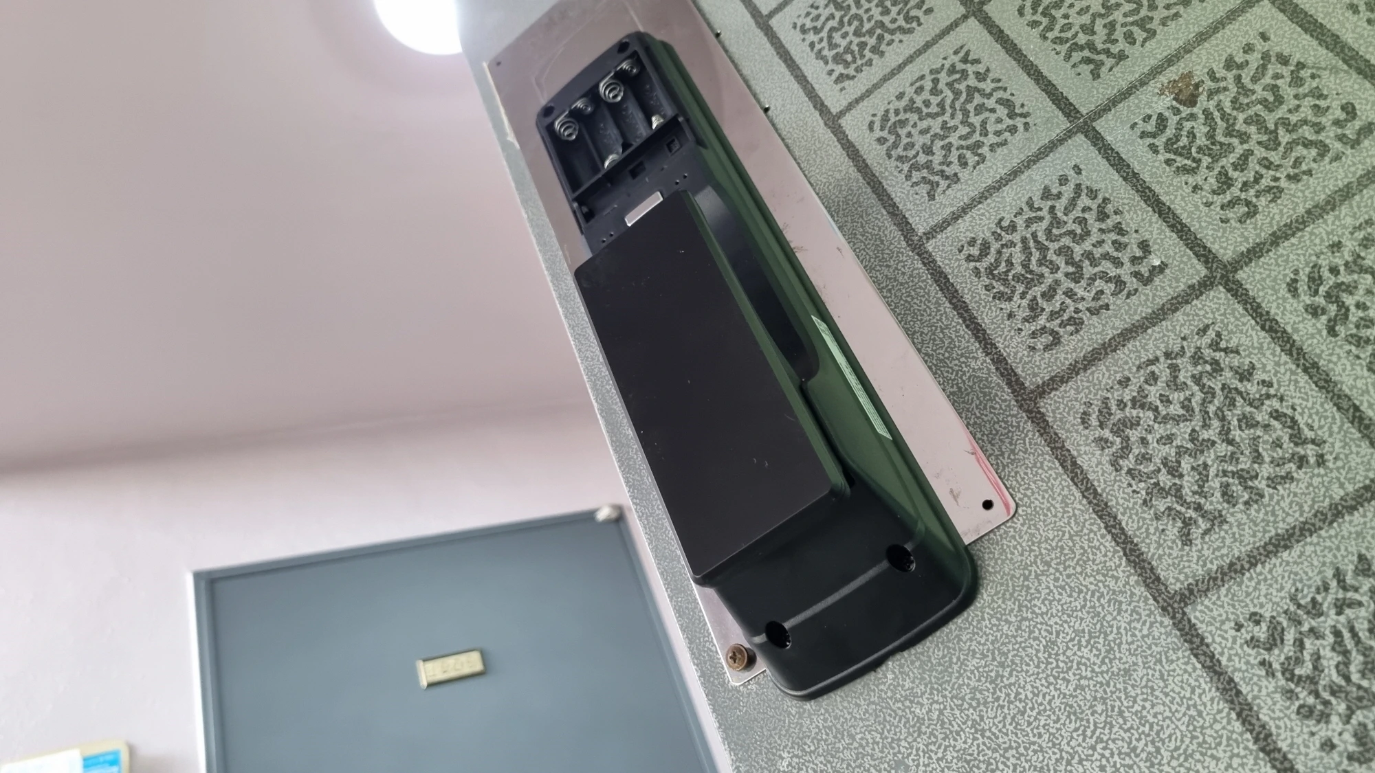 실내 도어록 설치 모습