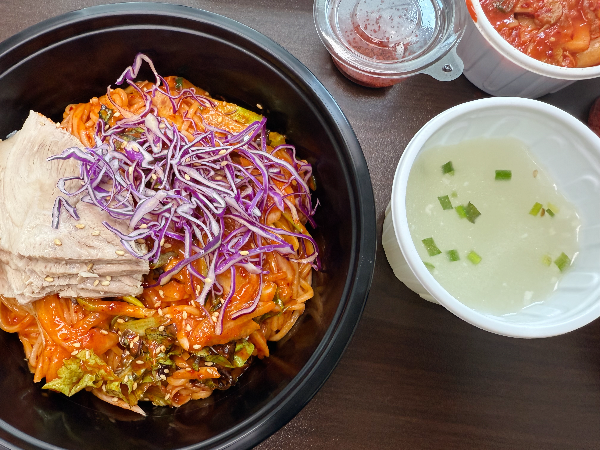 제주올래국수 비빔국수와 육수