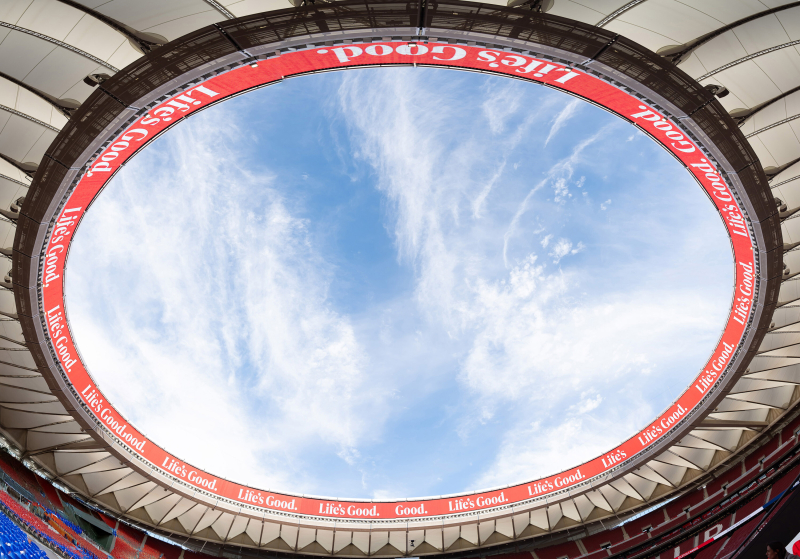 LG전자, 스페인 축구장에 초대형 리본보드 설치 (서울=연합뉴스) LG전자가 스페인 프로 축구팀 '아틀레티코 마드리드'의 홈구장에 초대형 리본보드를 공급한다고 28일 밝혔다.