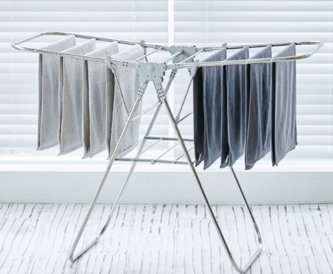 알트태그-실내에서 빨래 건조