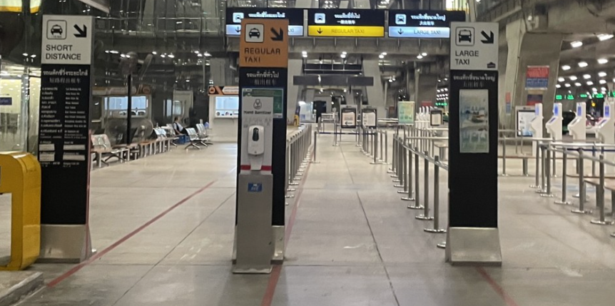 수완나품 공항 택시정류장