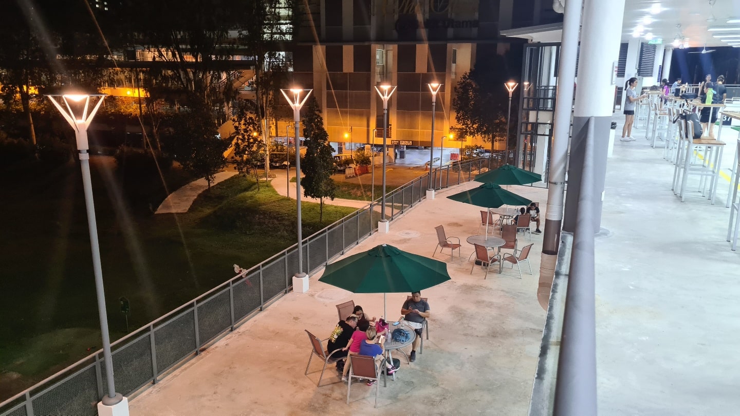 2층 전경과 테이블