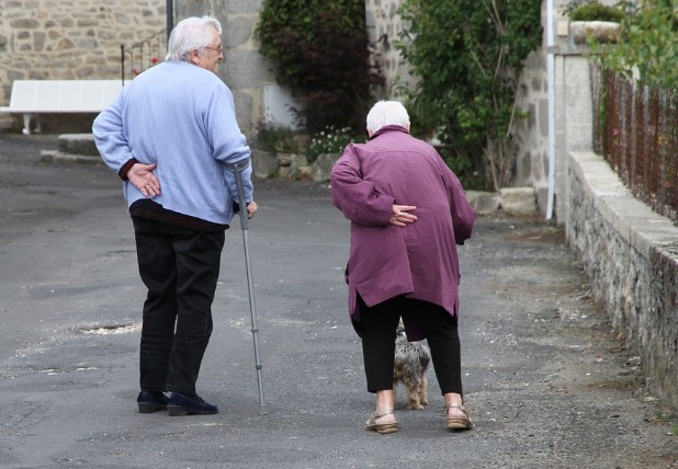 허리 숙이는 게 편하고 한쪽 다리 저림 증상 척추관협착증 - 치료법, 멕켄지운동