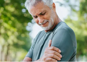 갈비뼈 금간 증상 21