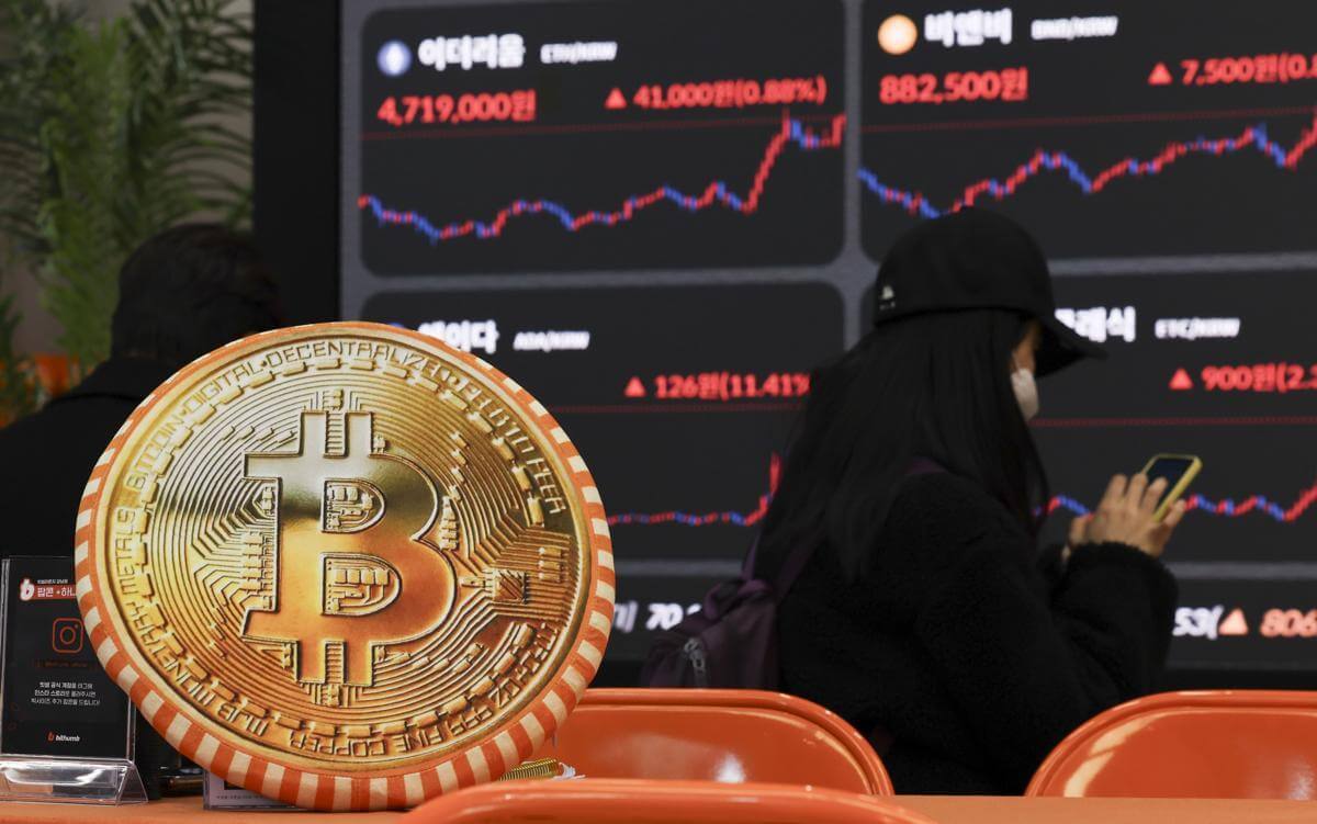 트럼프, 가상자산 전략 비축 추진 암호화폐 4개 발표 비트코인 급등