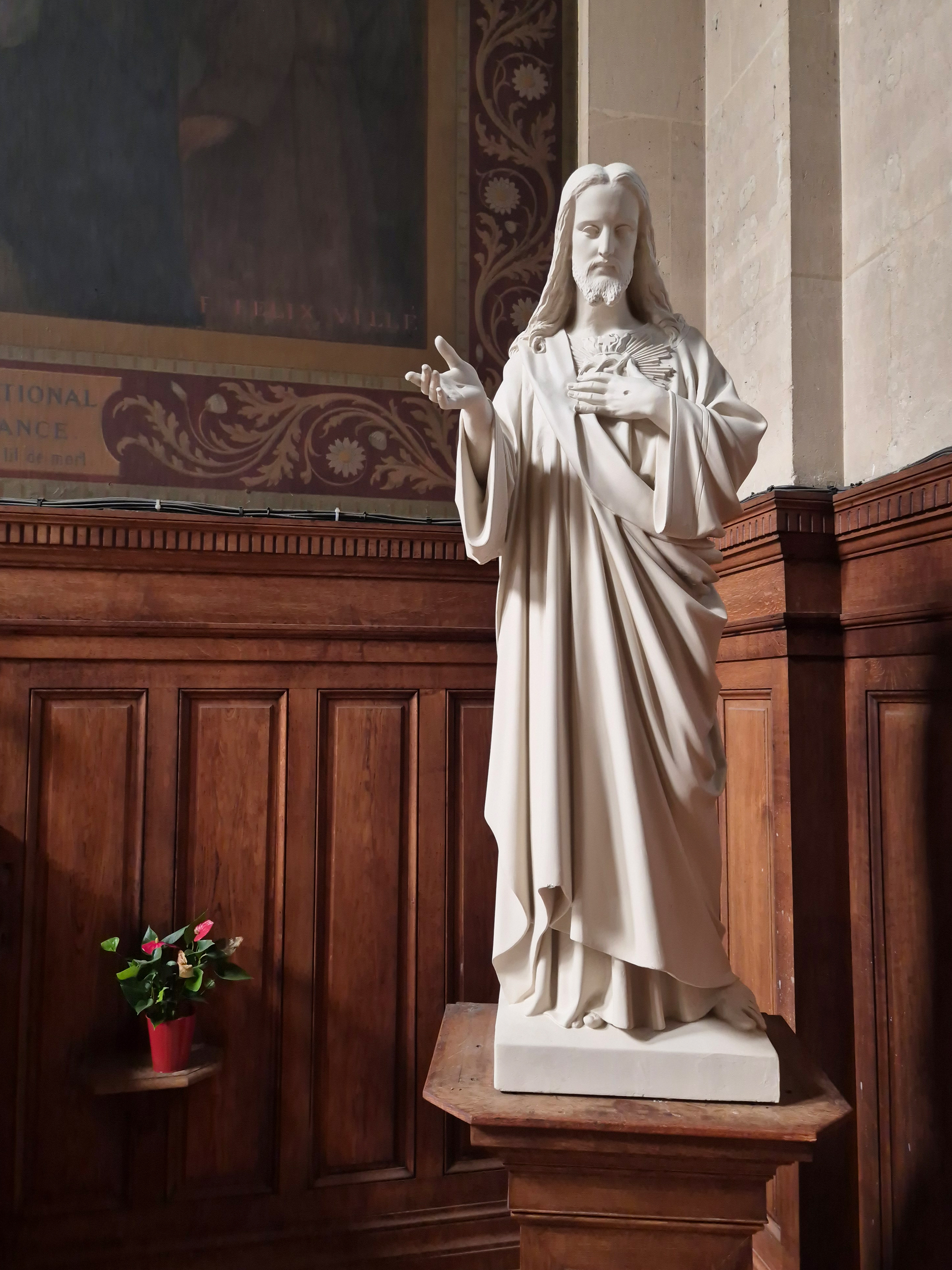 성 프란치스코 하비에르 성당(&Eacute;glise Saint-Fran&ccedil;ois-Xavier de Paris)의 예수상