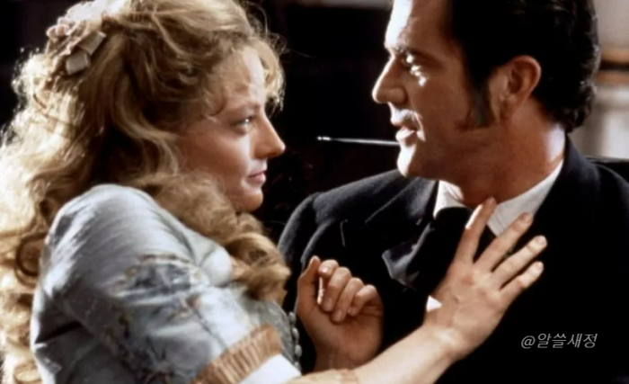 멜깁슨과 조디 포스터 서로를 바라봄